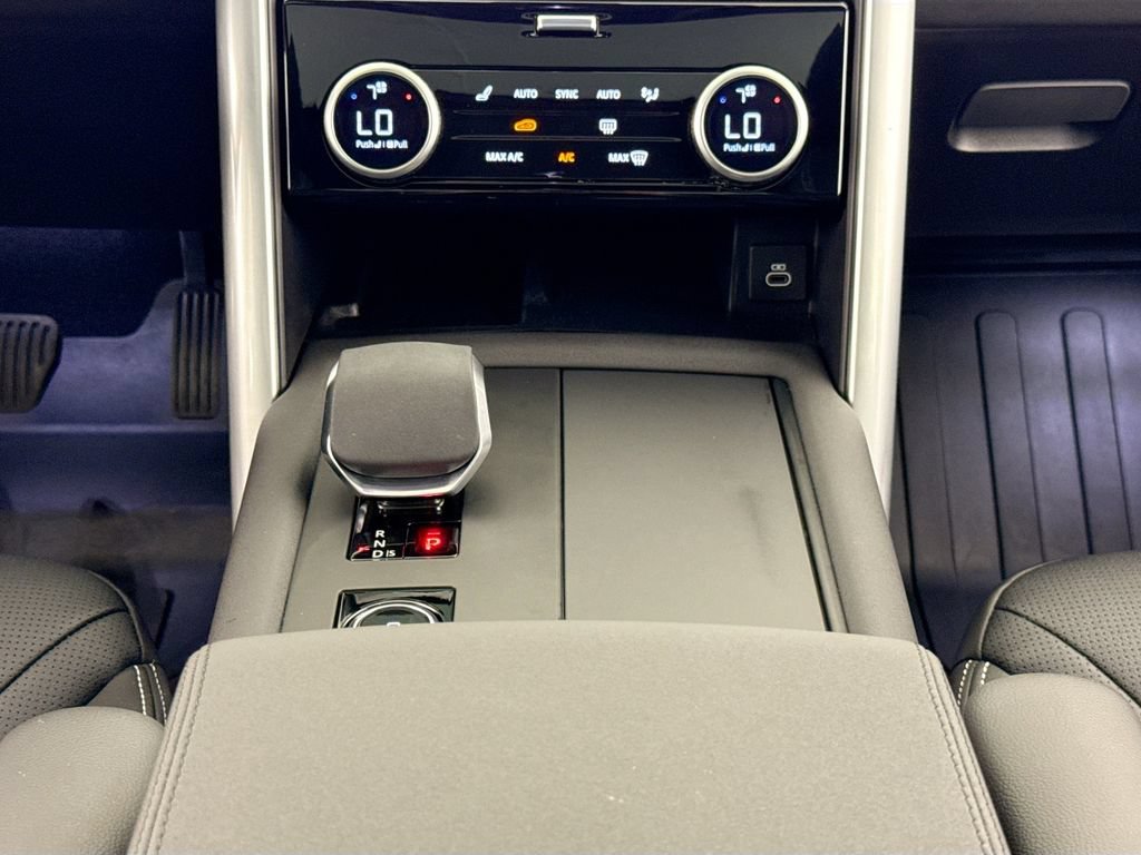 Used 2025 Land Rover Discovery S AWD/4WD image 12