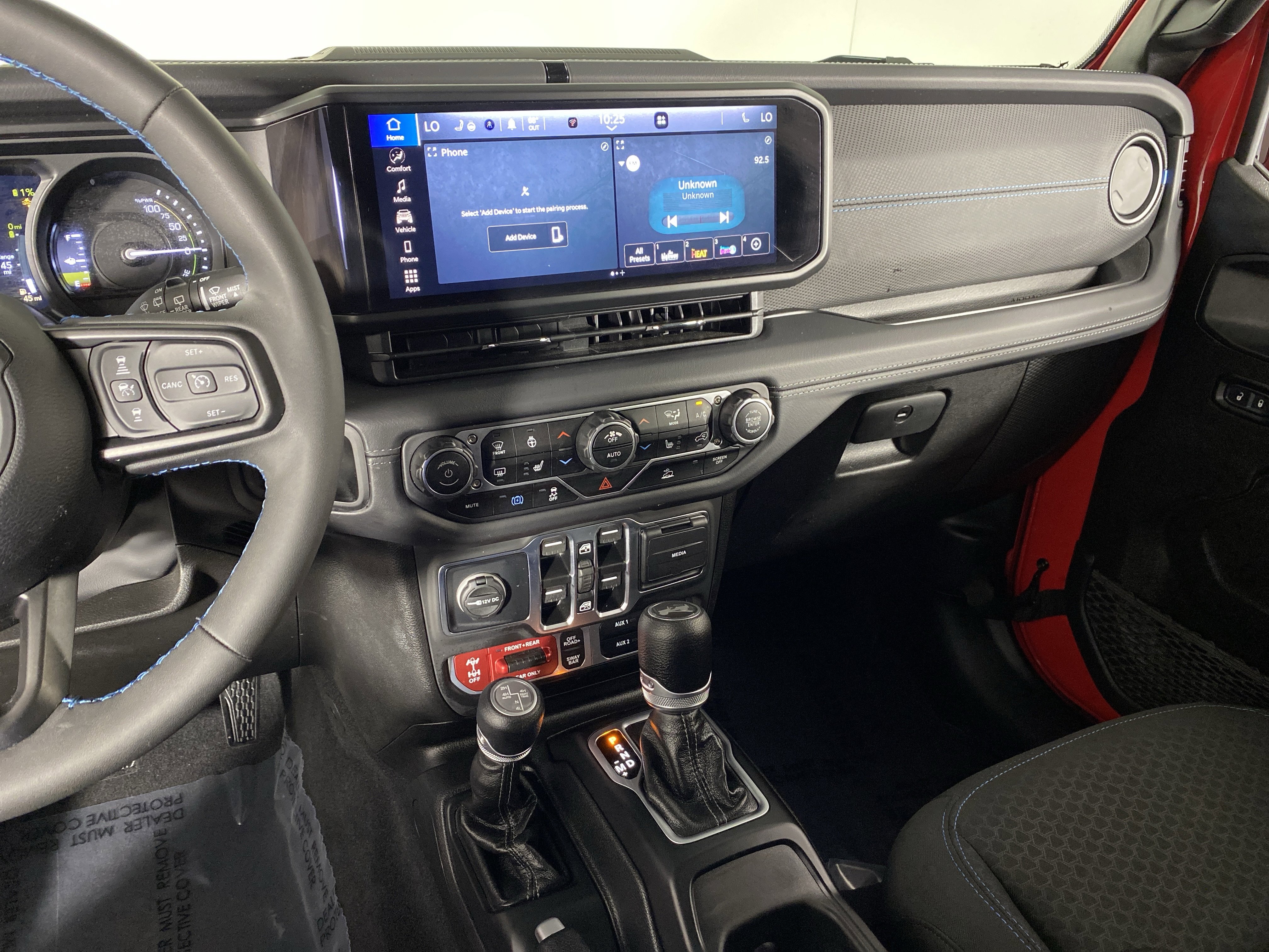 Used 2025 Jeep Wrangler Unlimited Rubicon 4xe w/ Convenience Group AWD/4WD image 27