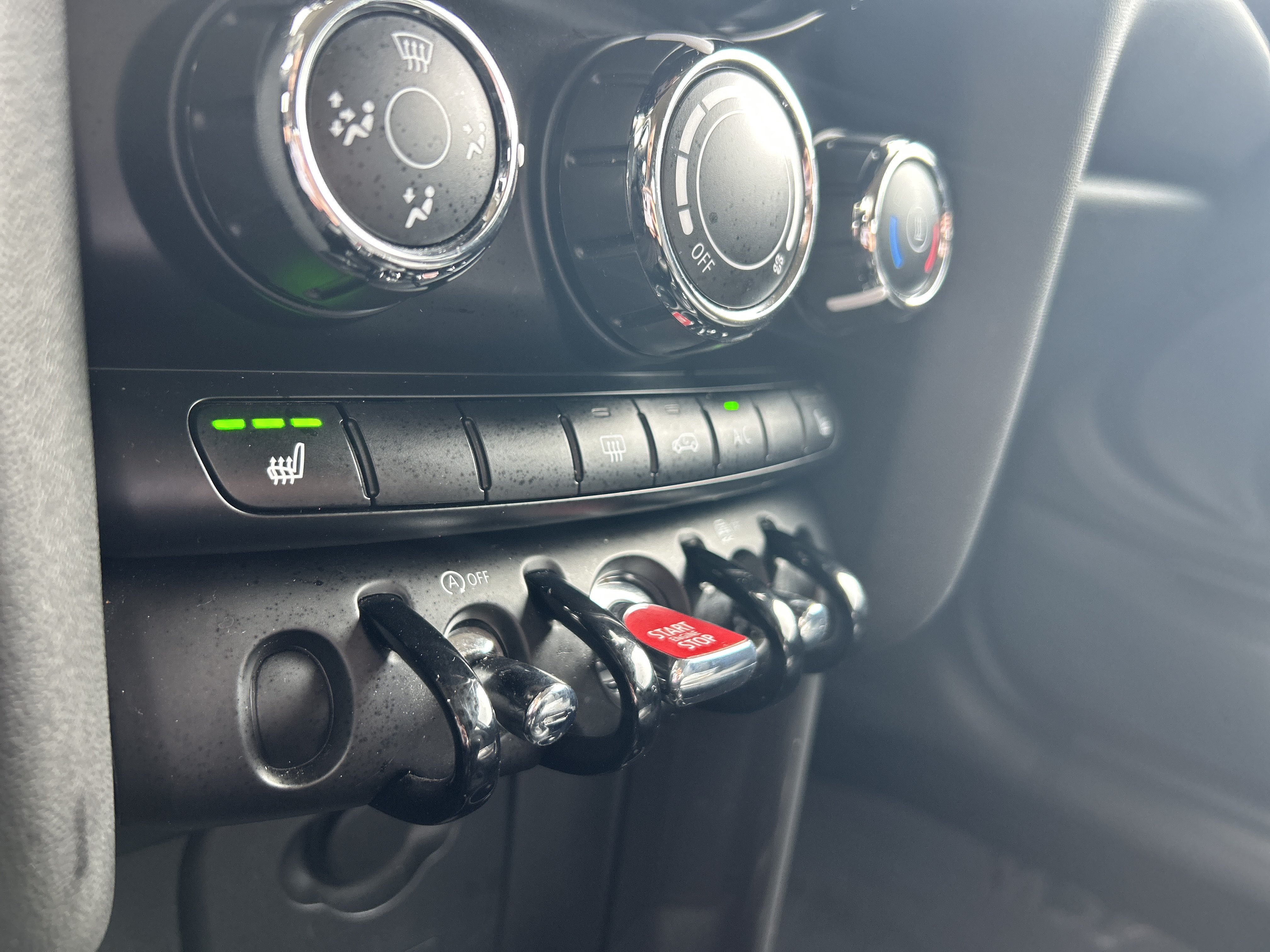 Used 2024 MINI Cooper 2-Door Hardtop FWD image 15