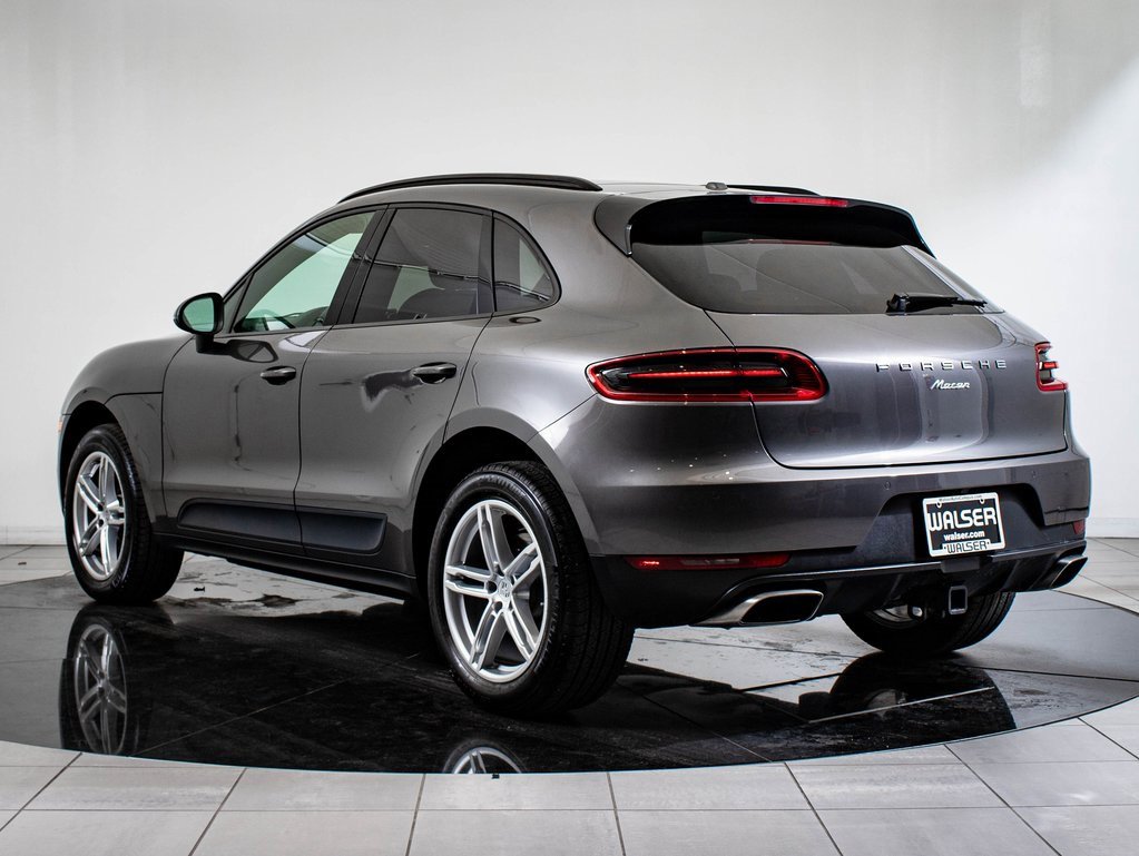 Certified 2018 Porsche Macan image 3