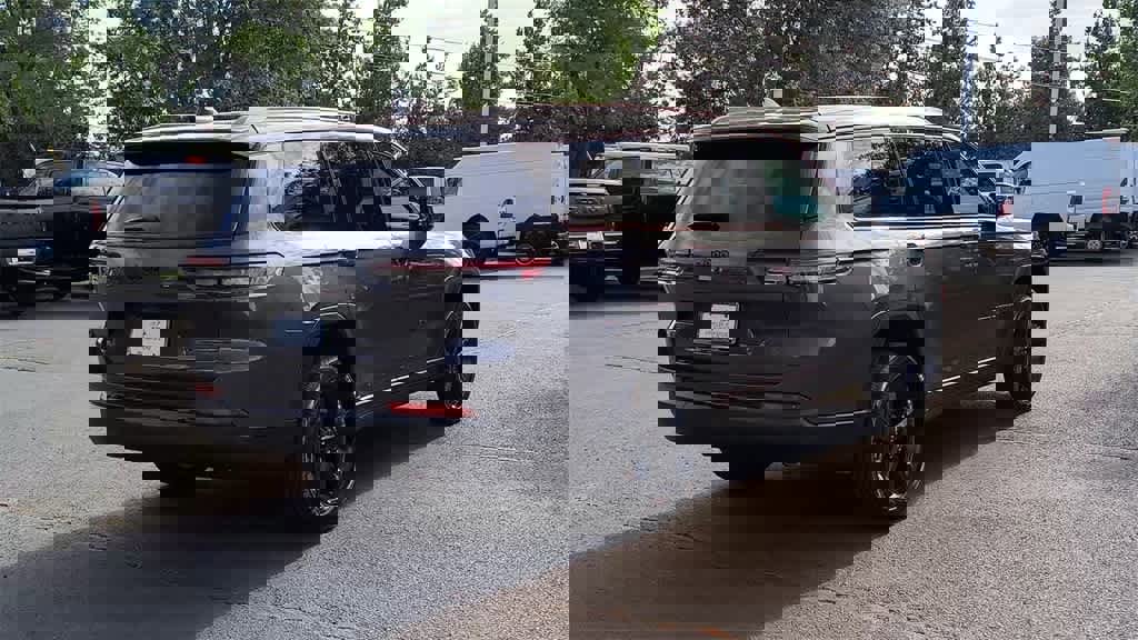 New 2025 Jeep Grand Cherokee L Laredo image 8