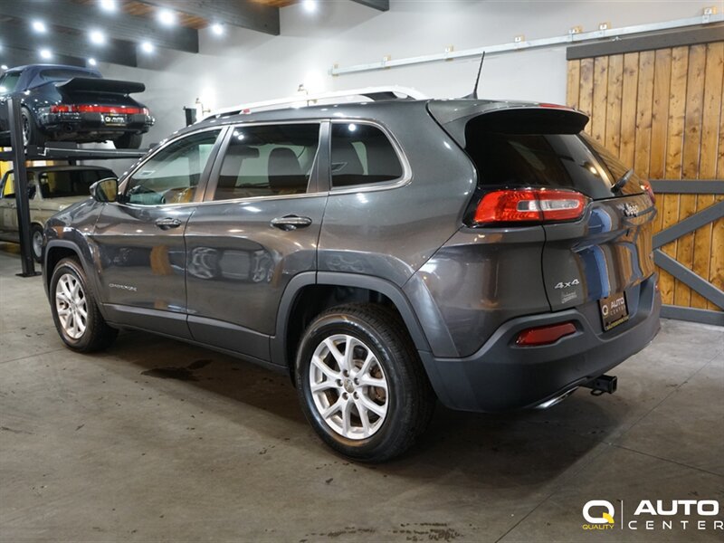 Used 2016 Jeep Cherokee Latitude w/ Comfort & Convenience Group AWD/4WD image 5