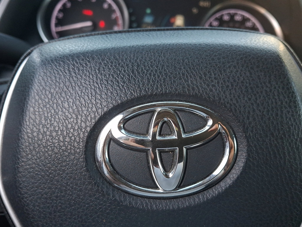Used 2021 Toyota Camry LE AWD/4WD image 34