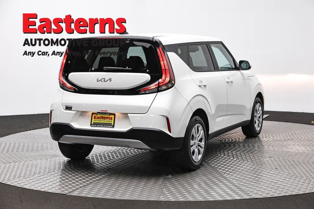 Used 2025 Kia Soul LX FWD image 5
