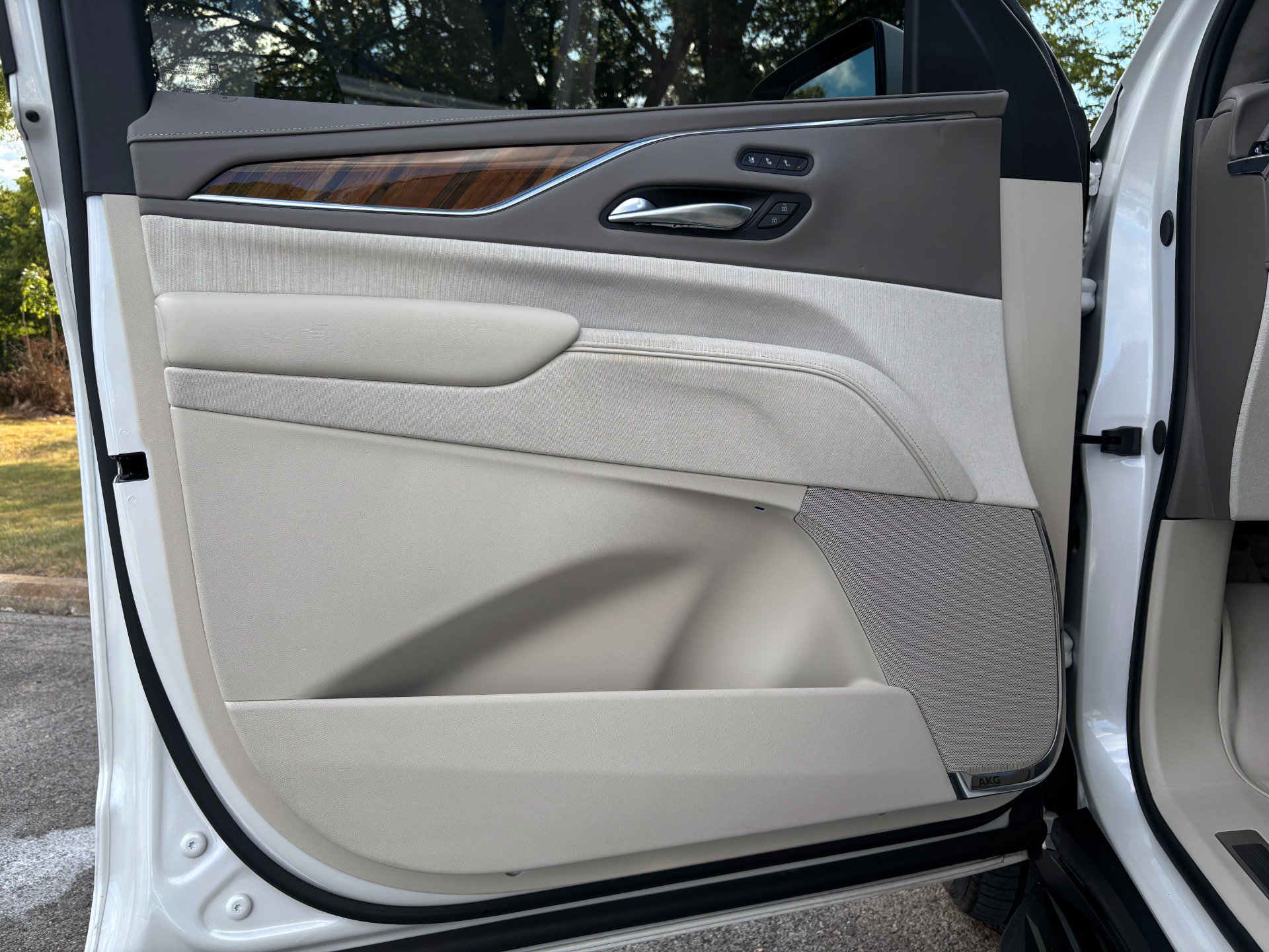 Used 2024 Cadillac Escalade Premium Luxury Platinum w/ LPO, Floor Liner Package AWD/4WD image 56