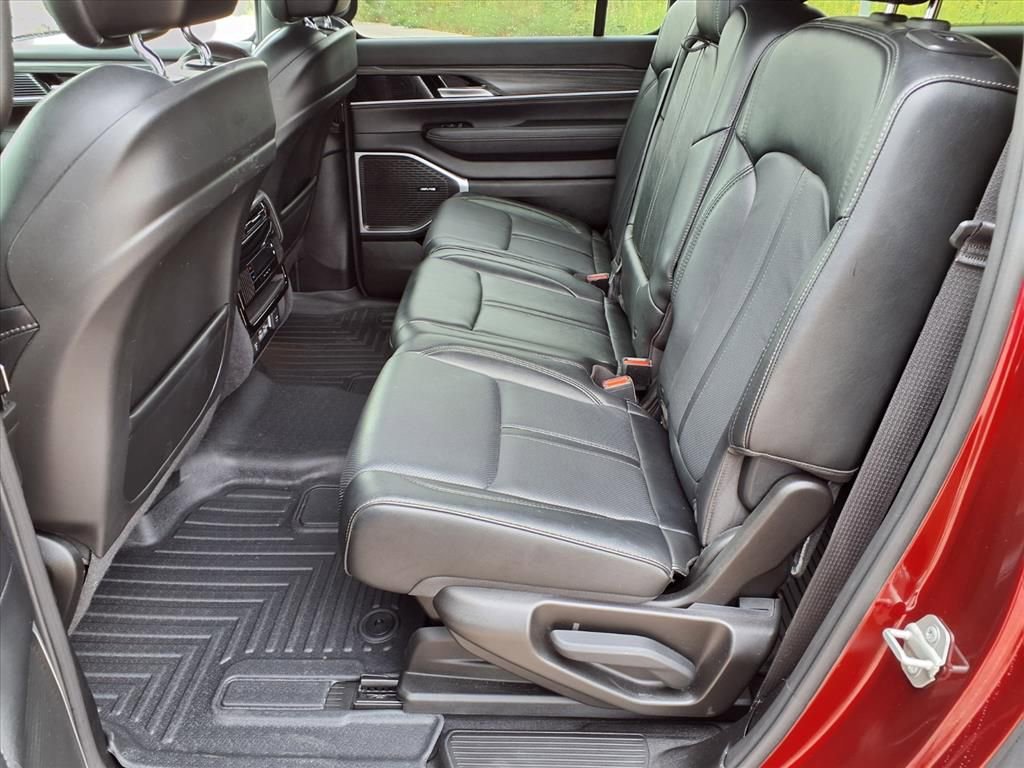 Used 2024 Jeep Wagoneer L Series II w/ Flexible Seating Group image 26