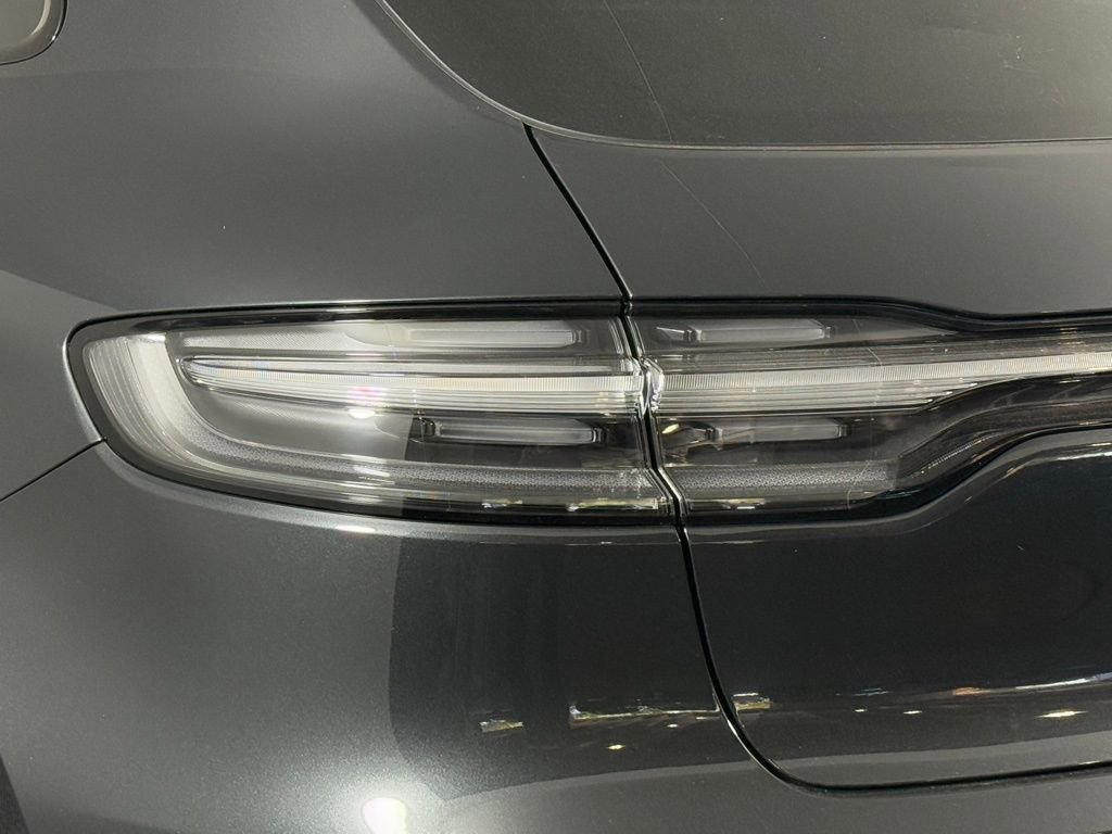 New 2026 Porsche Macan image 16