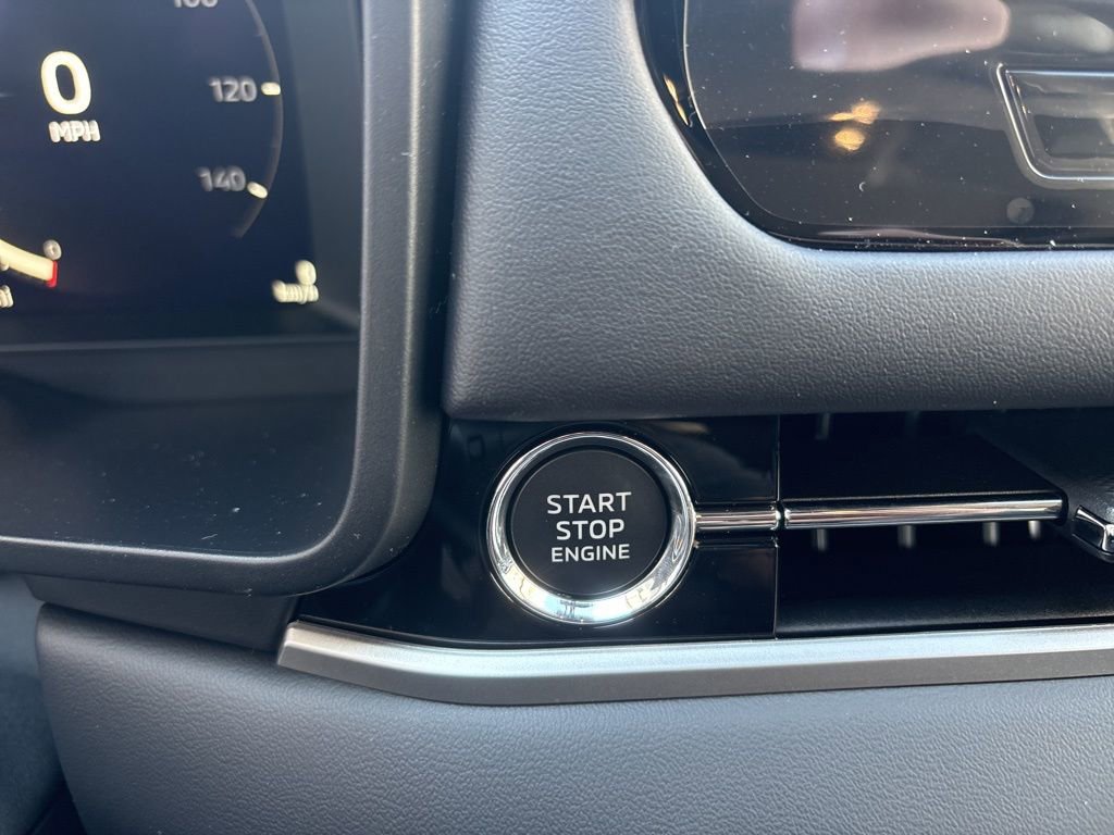 New 2026 Mitsubishi Outlander FWD image 25