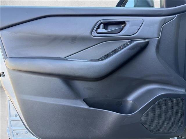 Used 2024 Nissan Rogue S image 10