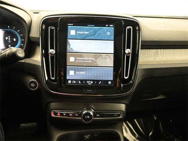 Used 2024 Volvo XC40 B5 Plus image 12