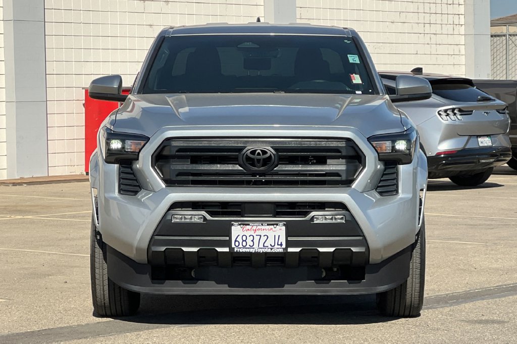Certified 2025 Toyota Tacoma SR5 AWD/4WD image 11