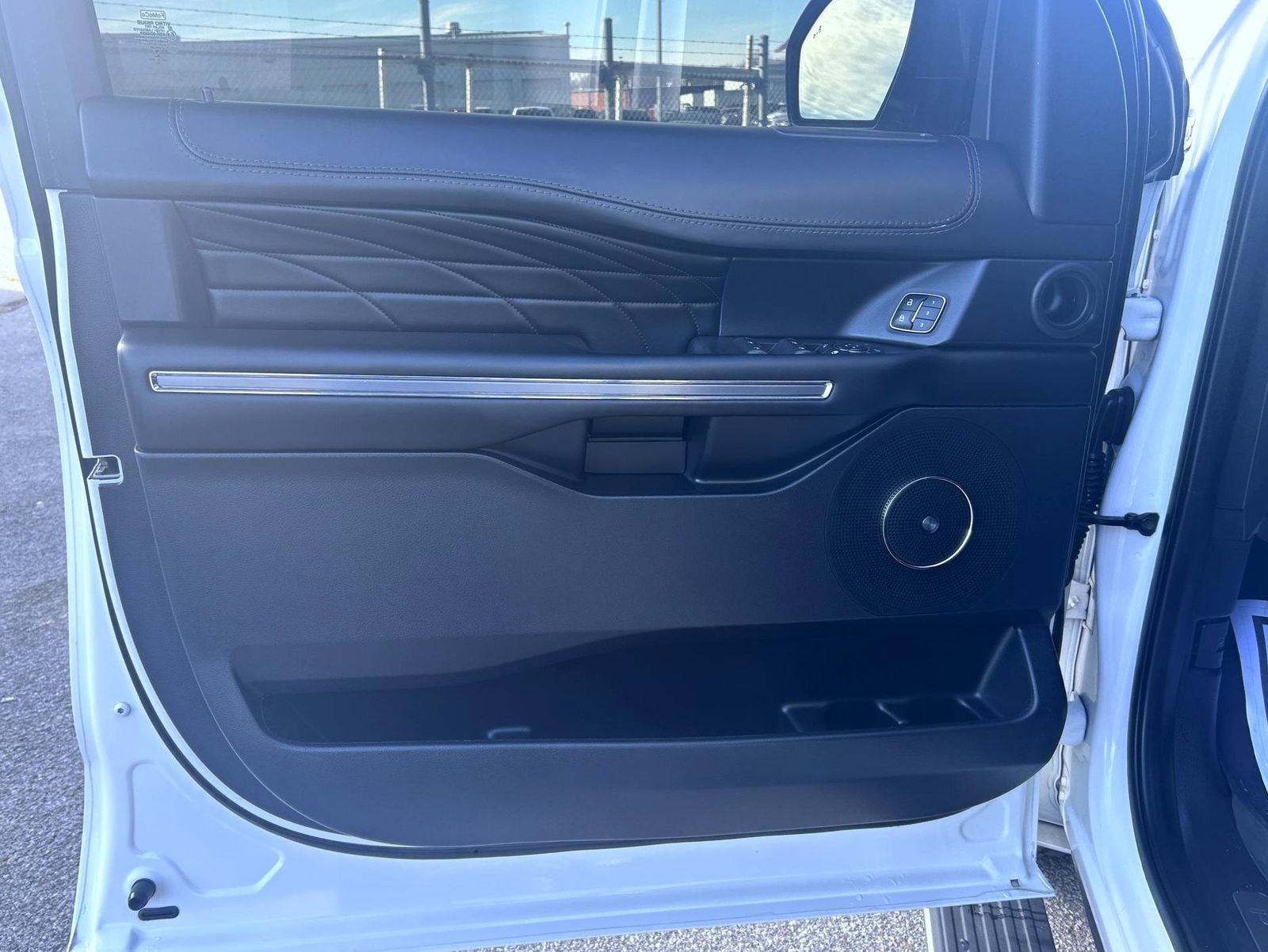 Used 2021 Ford Expedition Platinum image 9