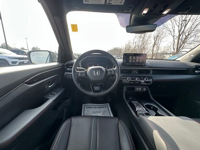 Used 2025 Honda Pilot Black Edition image 16