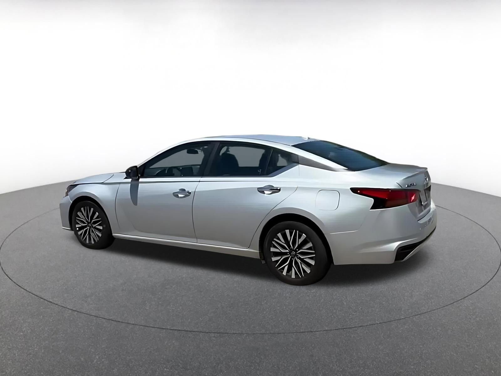 Used 2025 Nissan Altima 2.5 SV FWD image 10
