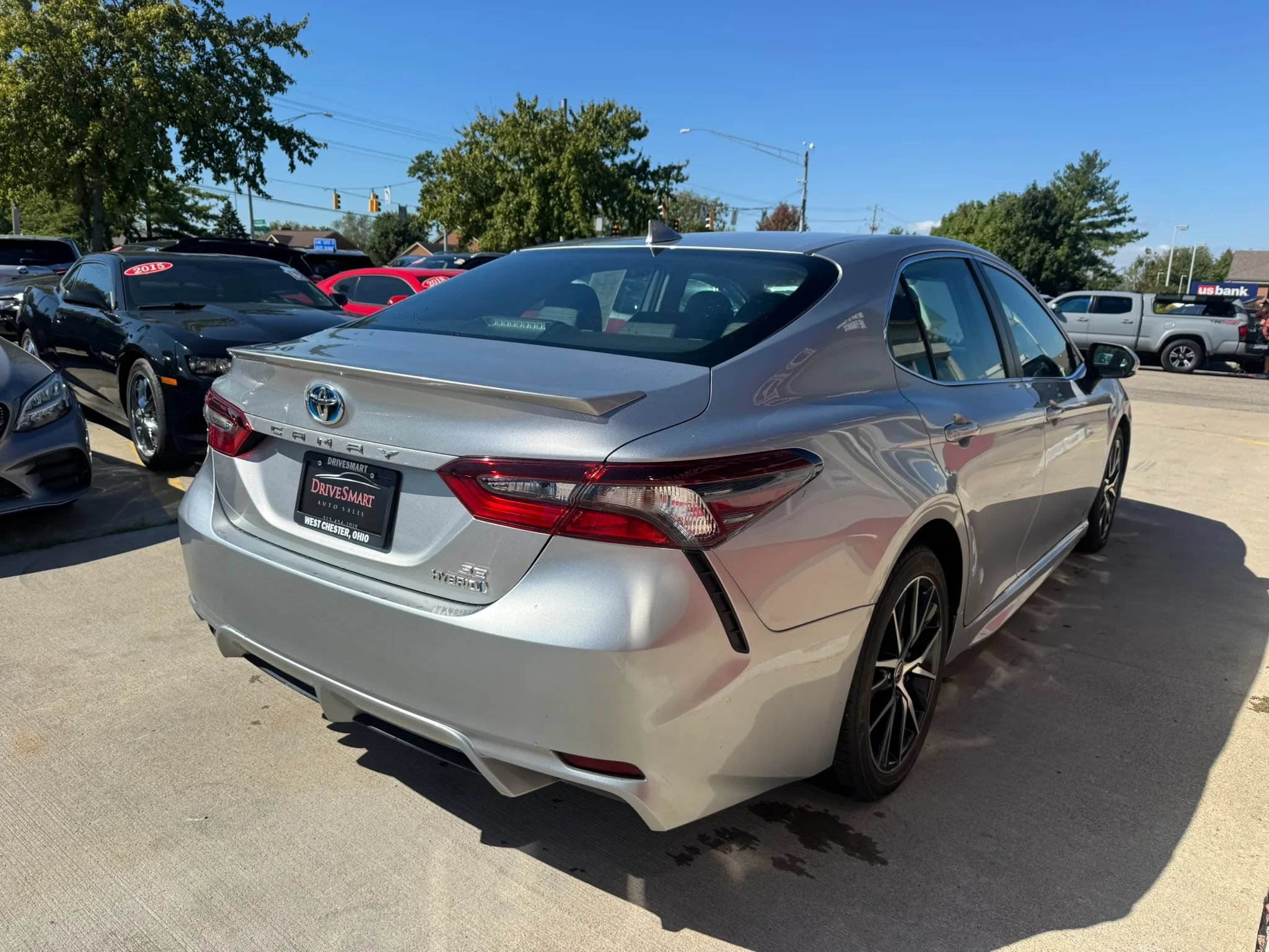 Used 2022 Toyota Camry SE w/ Cold Weather Package FWD image 4