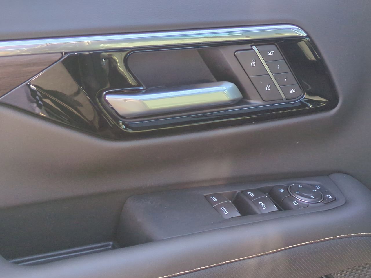 New 2026 Chevrolet Suburban Premier image 24