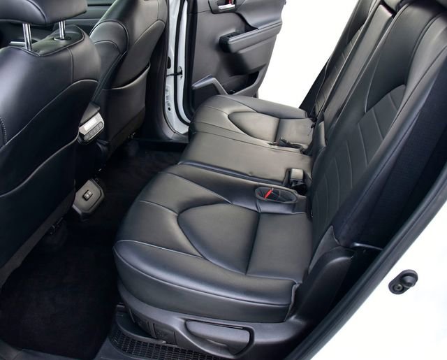 Used 2022 Toyota Highlander XLE image 15