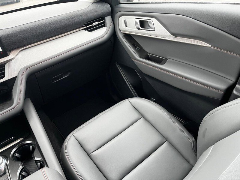 New 2025 Ford Explorer Active w/ Active Comfort Package image 8
