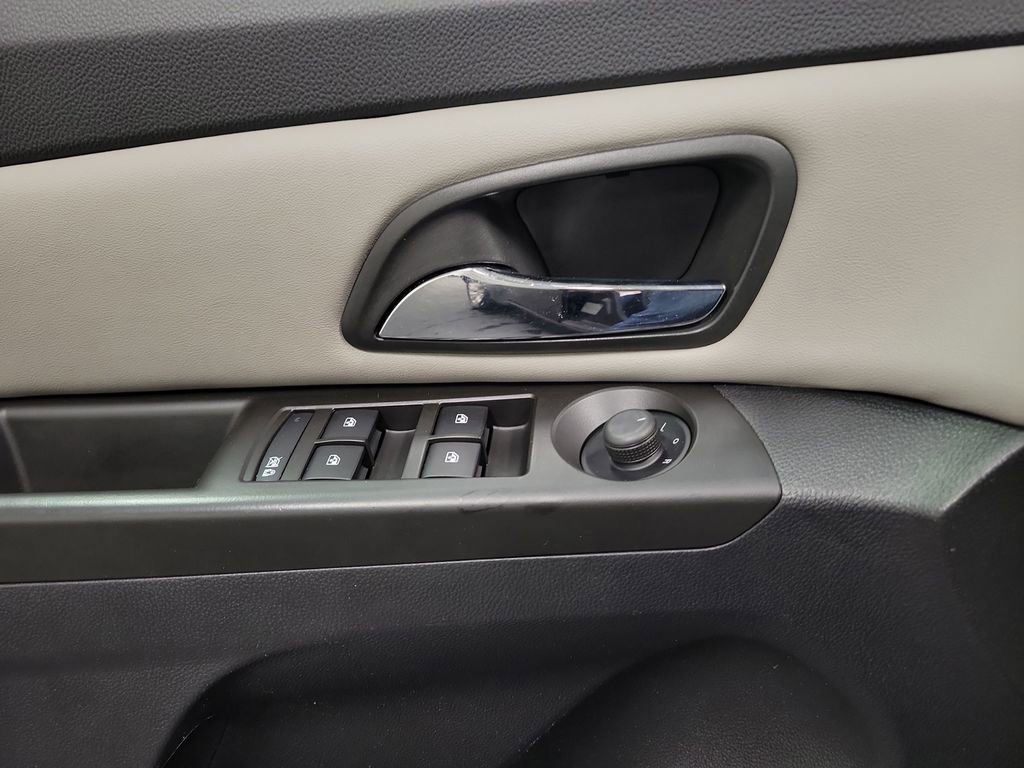 Used 2014 Chevrolet Cruze LS image 18