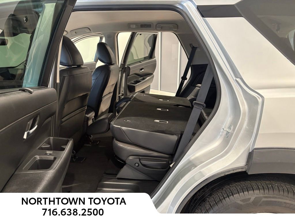 Used 2023 Nissan Pathfinder SL w/ Black Appearance Package image 20