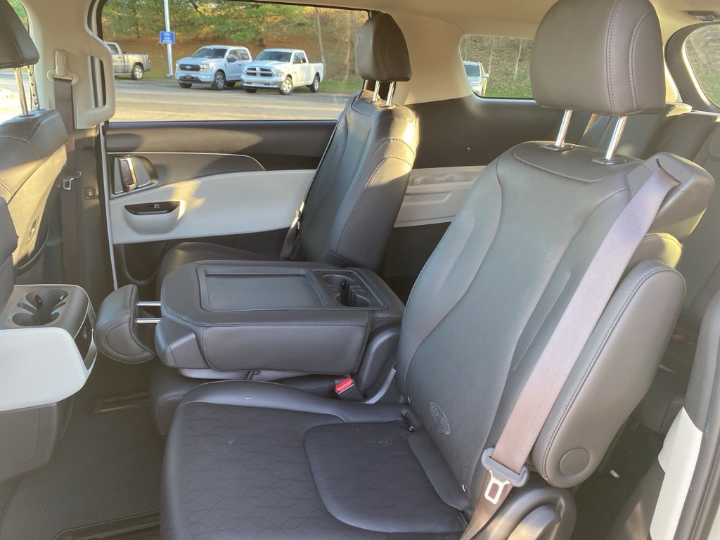 Certified 2022 Kia Carnival LX image 19