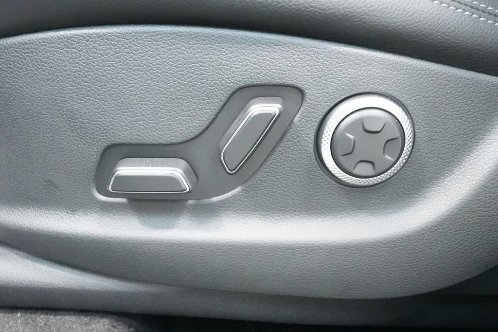 New 2026 Genesis GV70 2.5T Select AWD/4WD image 16