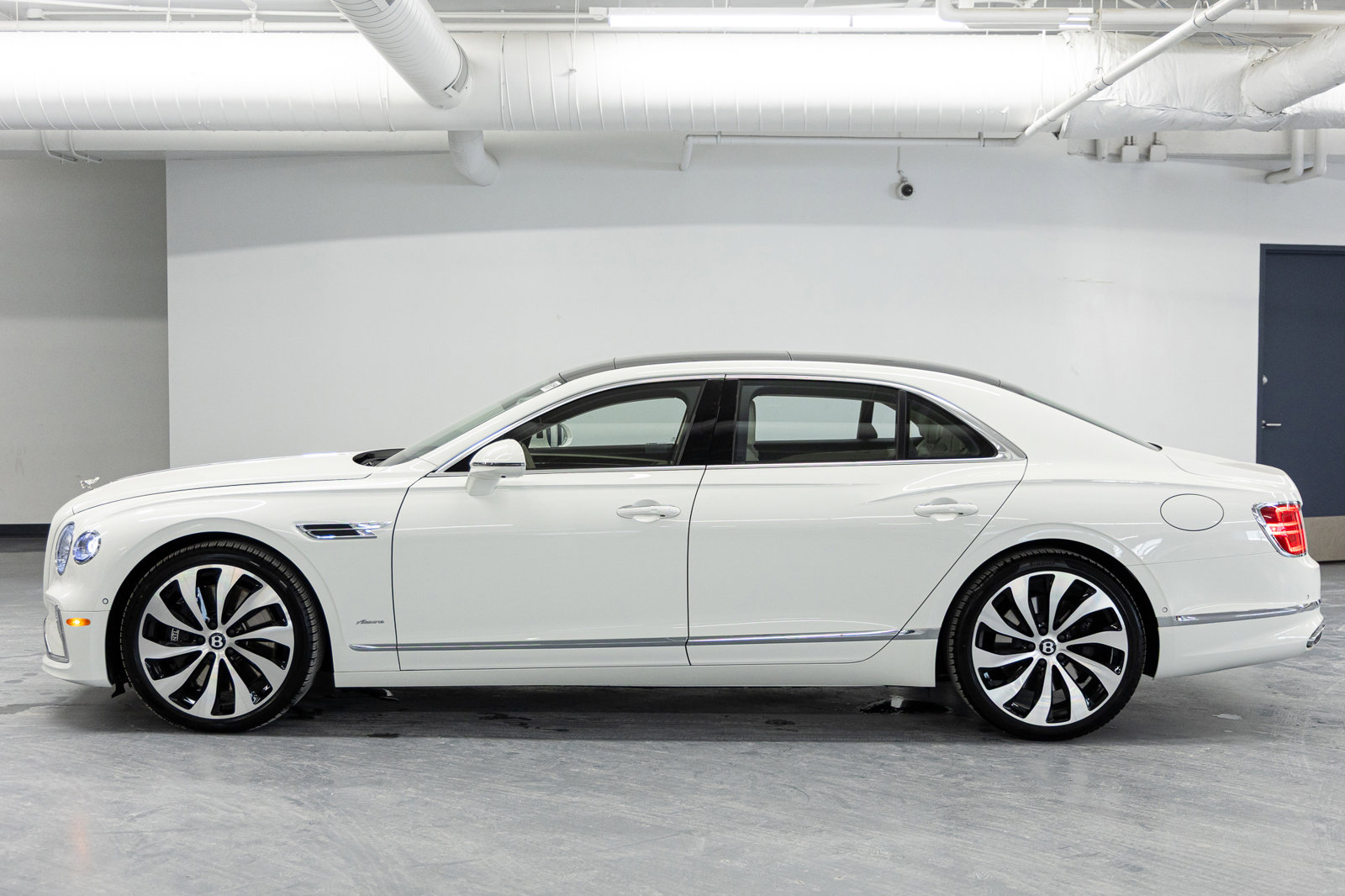 Certified 2026 Bentley Flying Spur Plug-In Hybrid image 2