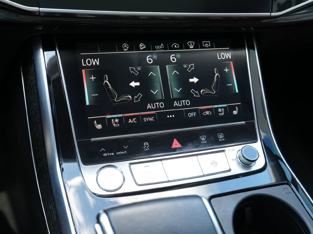 Used 2020 Audi Q7 3.0T Prestige w/ Prestige Package AWD/4WD image 32