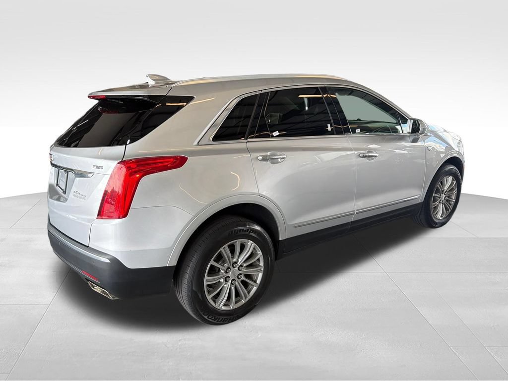 Used 2018 Cadillac XT5 Luxury w/ Driver Awareness Package AWD/4WD image 5