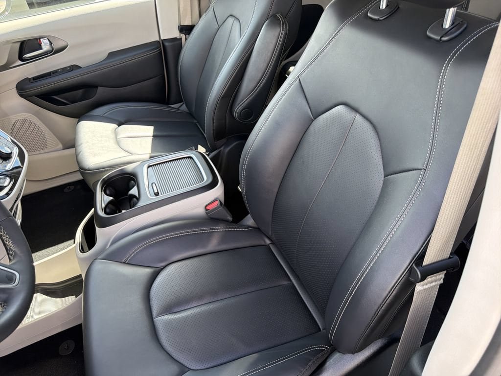 Used 2024 Chrysler Pacifica Touring-L FWD image 20