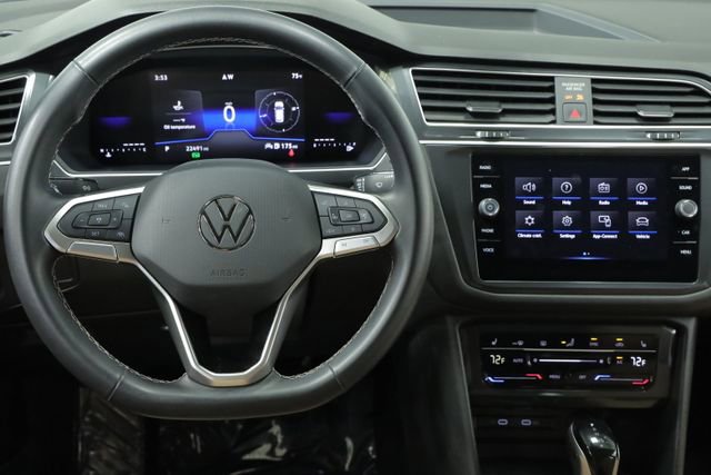 Used 2024 Volkswagen Tiguan SE image 12