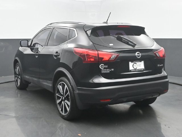 Used 2017 Nissan Rogue Sport SL w/ SL Premium Package AWD/4WD image 4