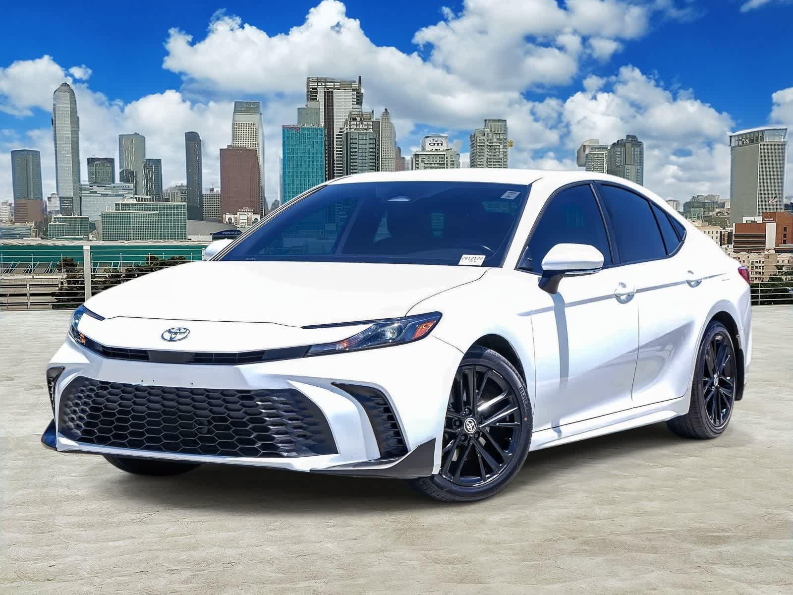 Used 2025 Toyota Camry SE FWD image 1