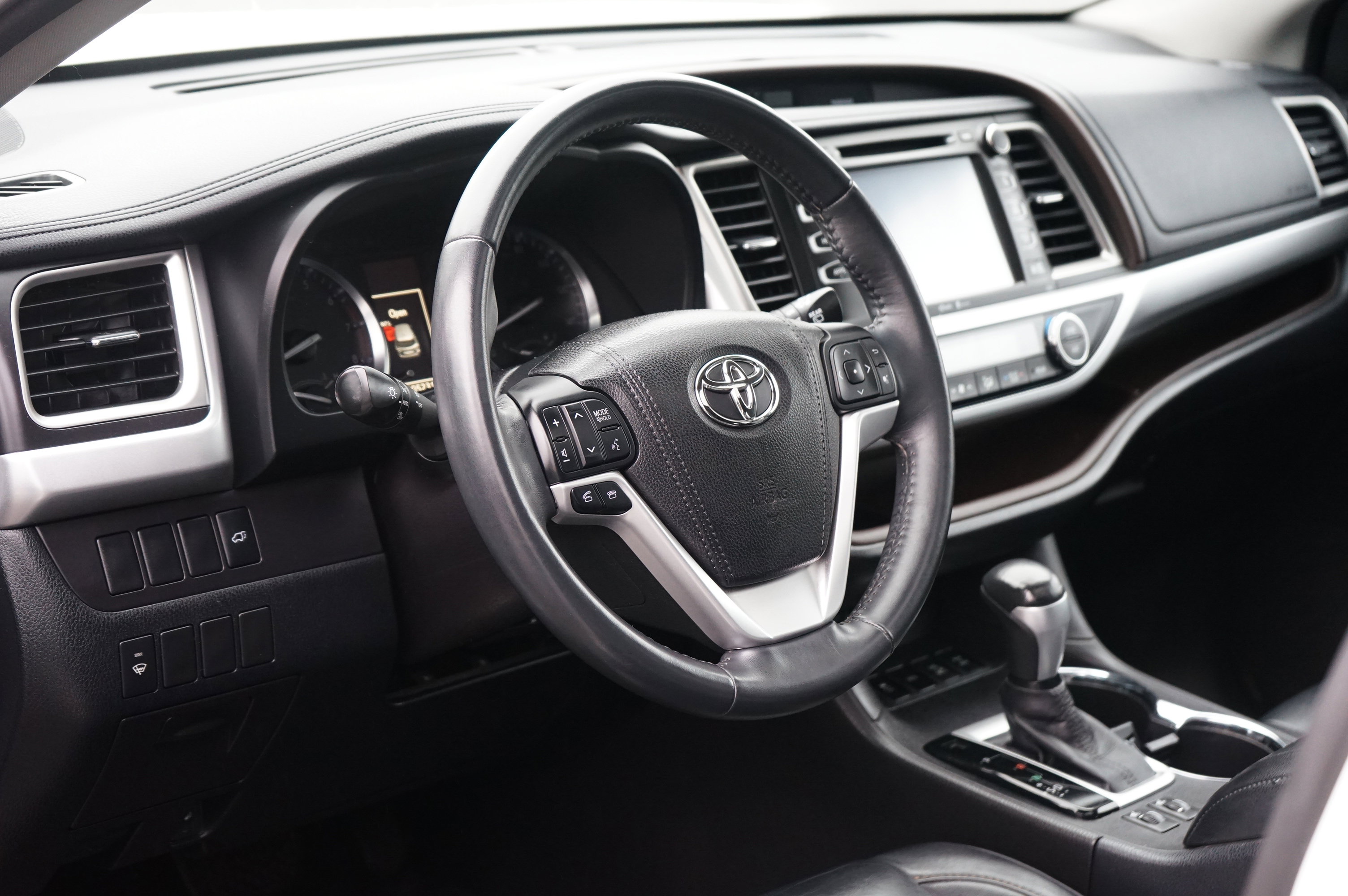 Used 2015 Toyota Highlander XLE image 10