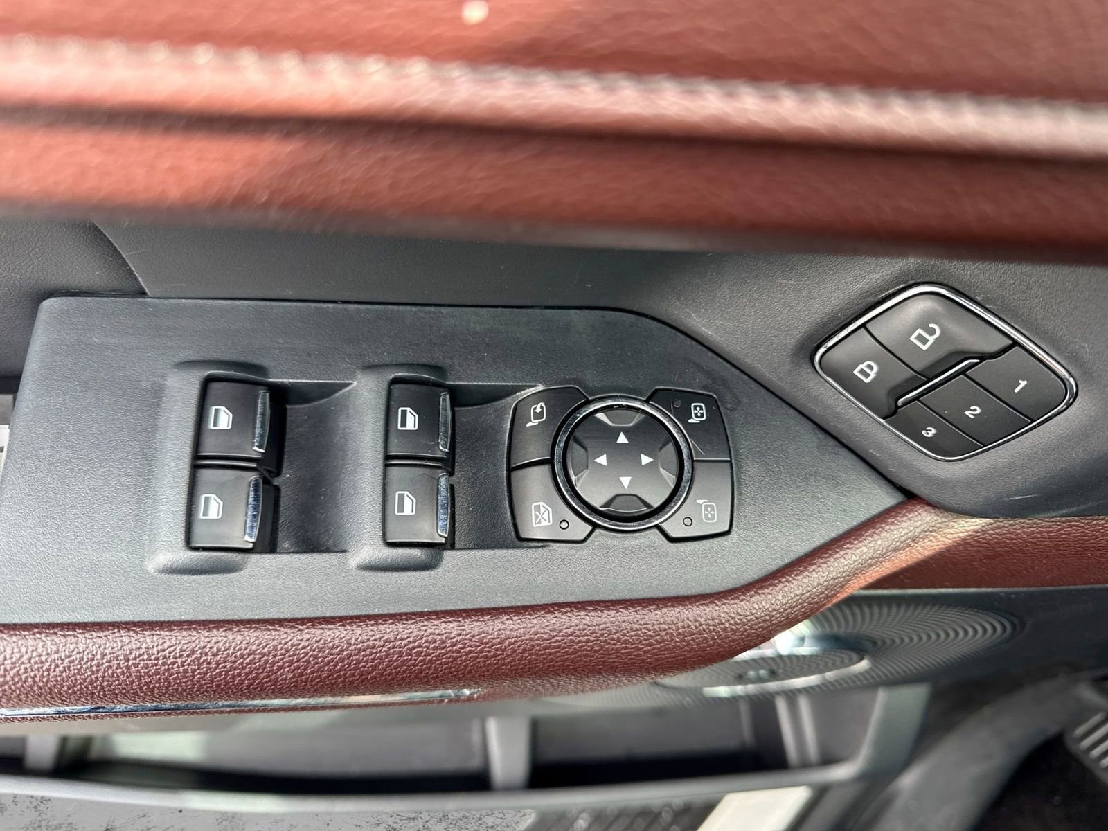 Used 2022 Ford Expedition Limited image 20