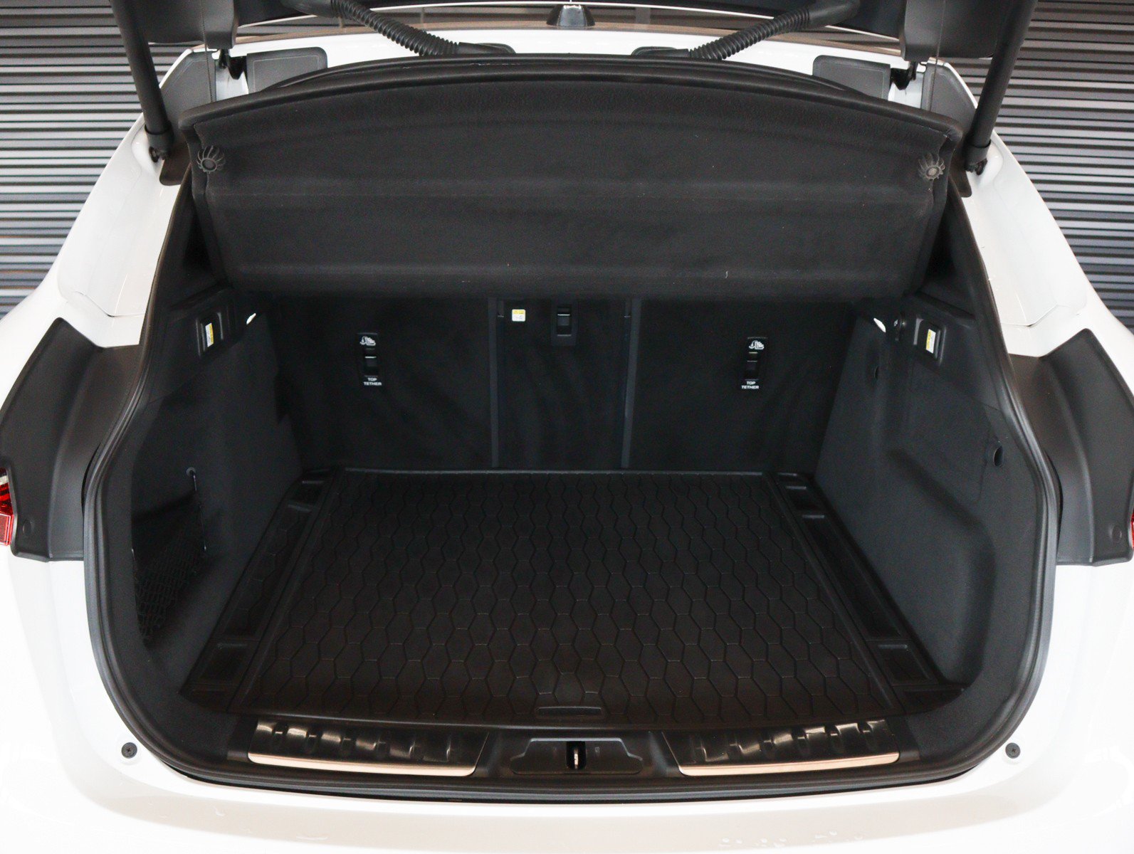 Used 2024 Jaguar F-PACE R-Dynamic S AWD/4WD image 9