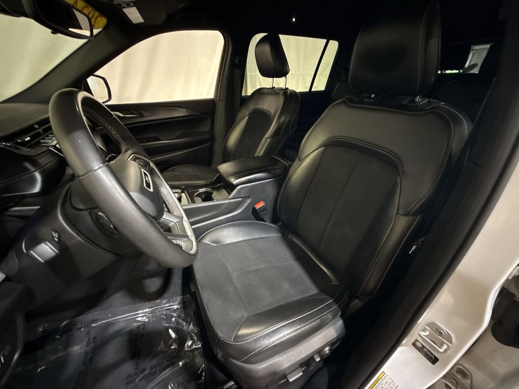 Used 2024 Jeep Grand Cherokee L Laredo AWD/4WD image 13