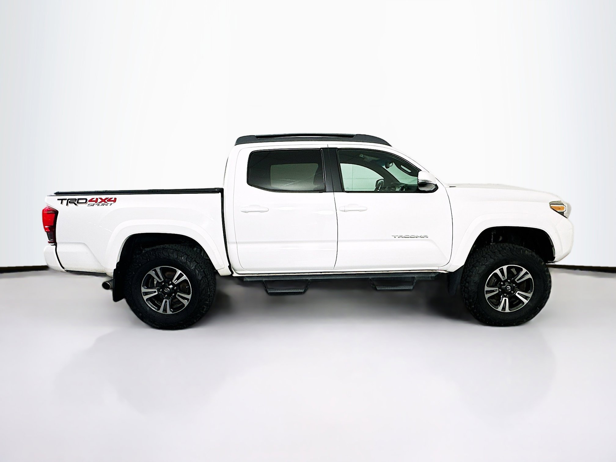 Used 2016 Toyota Tacoma TRD Sport w/ Towing Package AWD/4WD image 10