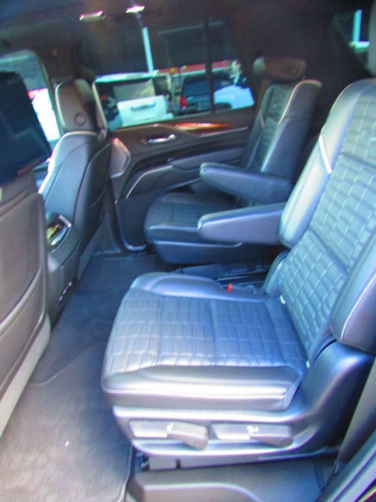Used 2021 Cadillac Escalade Sport Platinum w/ LPO, ONYX Package image 17