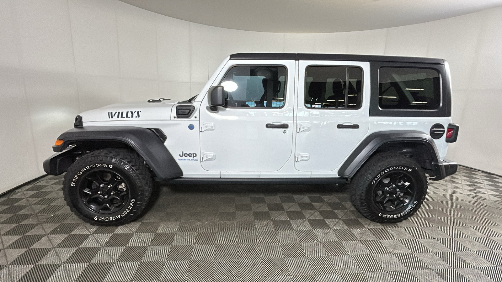 Used 2023 Jeep Wrangler Unlimited w/ Cold Weather Group AWD/4WD image 7