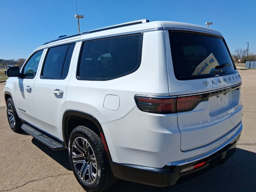 Used 2024 Jeep Wagoneer Series II w/ Flexible Seating Group image 7