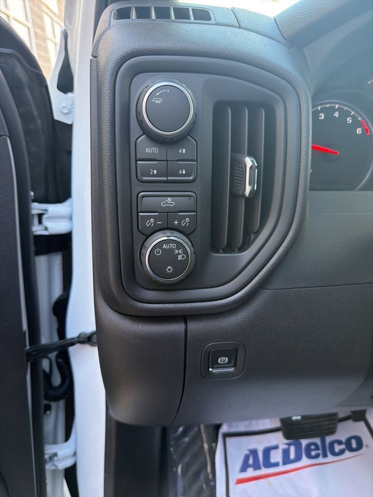 New 2026 Chevrolet Silverado 1500 Custom Trail Boss AWD/4WD image 15