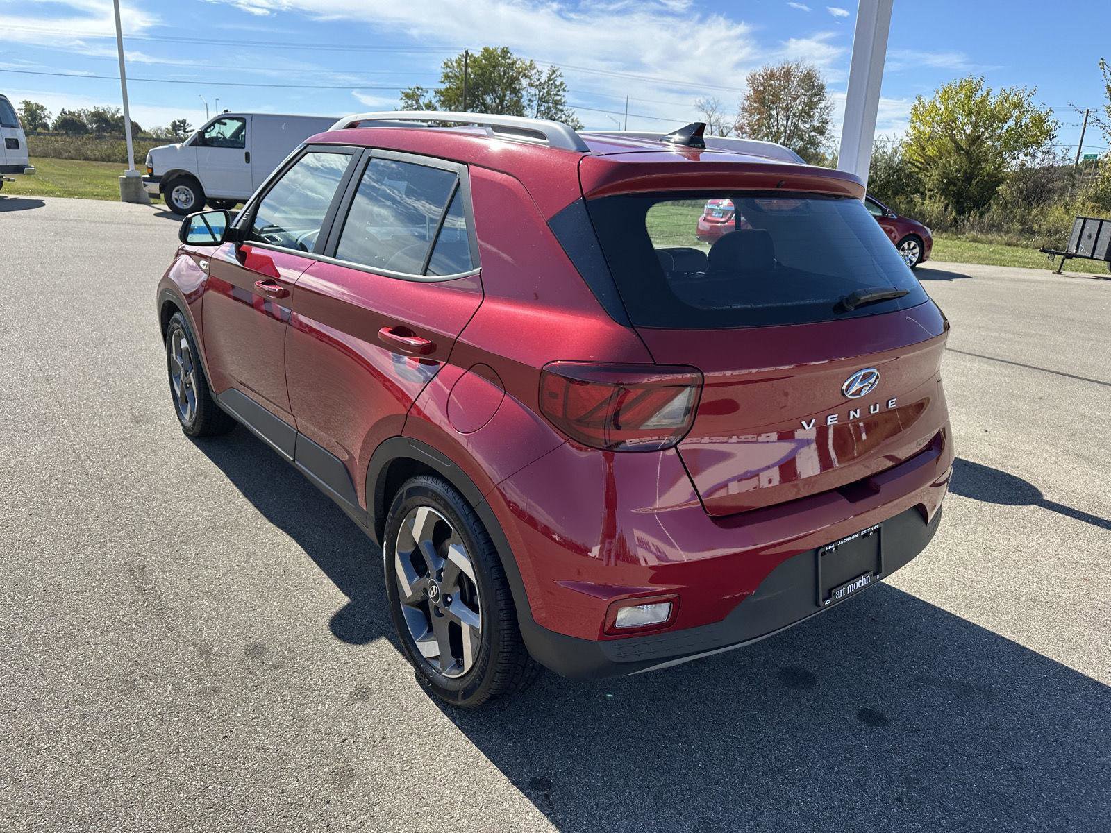 Used 2022 Hyundai Venue Limited image 3