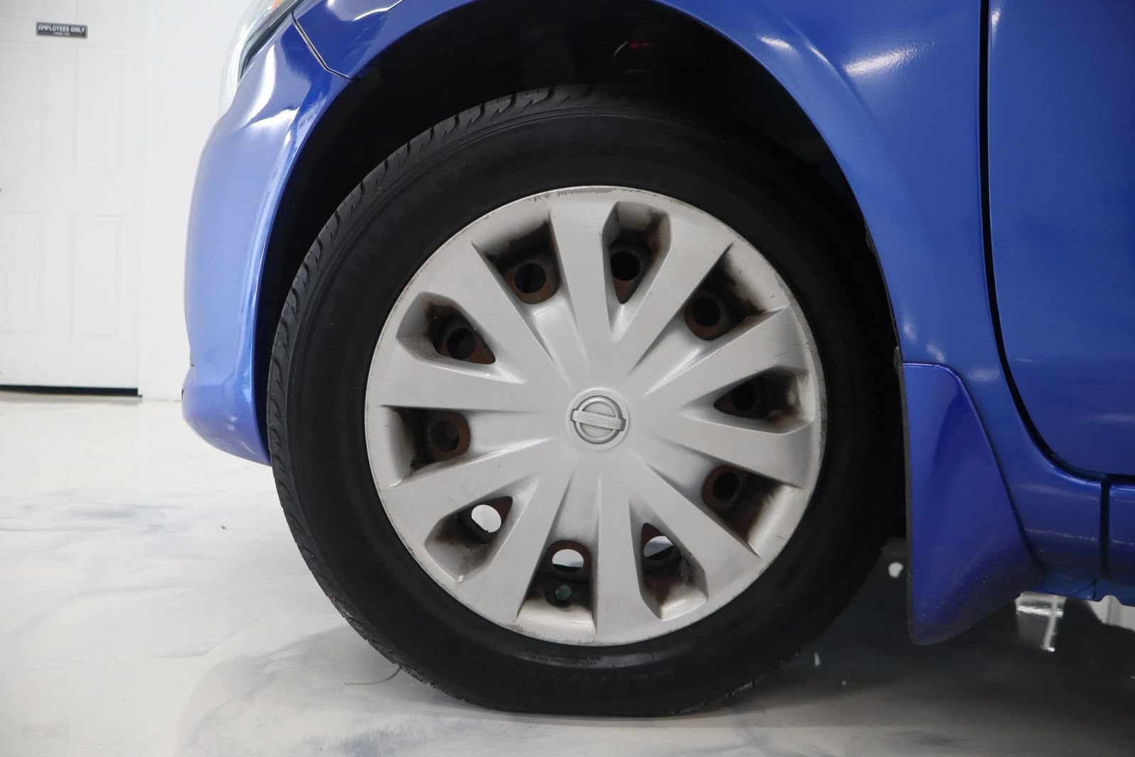 Used 2015 Nissan Versa SV FWD image 7