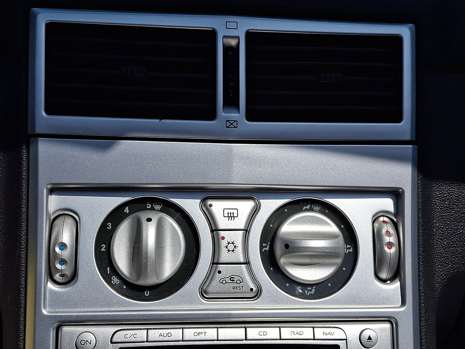Used 2005 Chrysler Crossfire Limited image 18