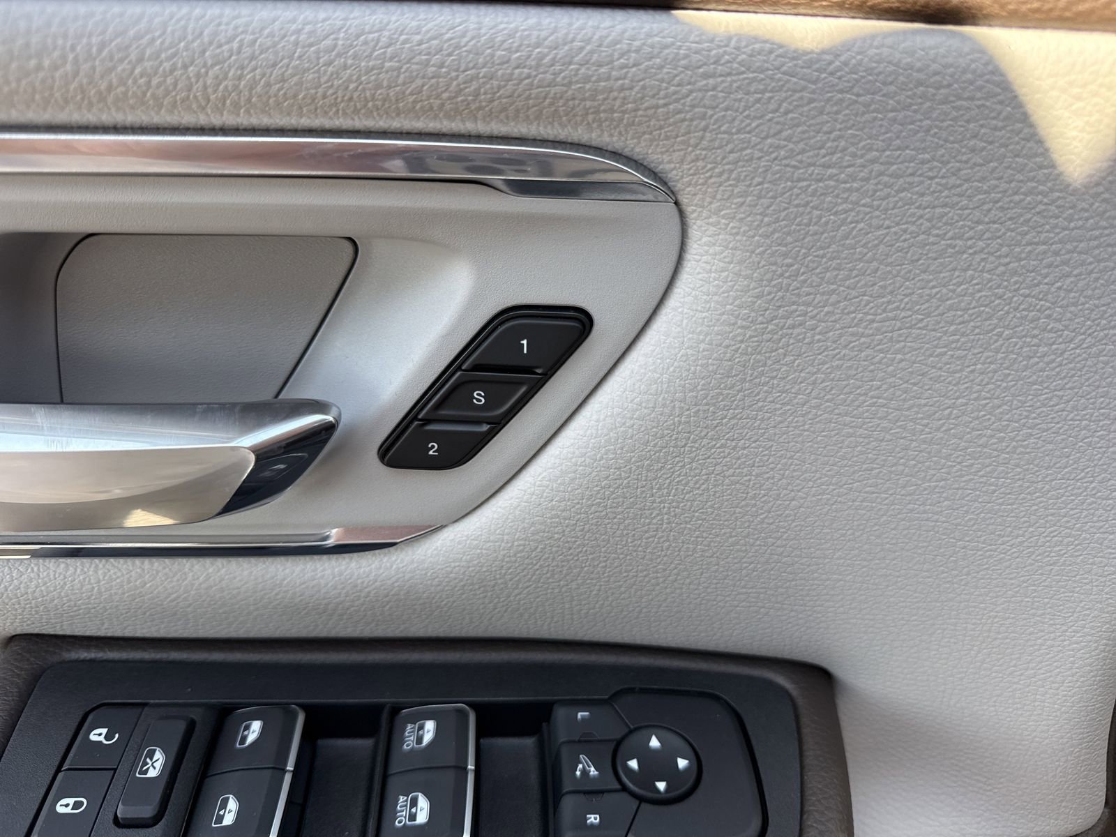 Used 2025 RAM 1500 Laramie image 16