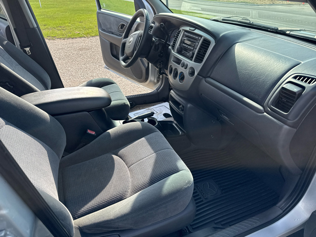 Used 2003 MAZDA Tribute LX image 29