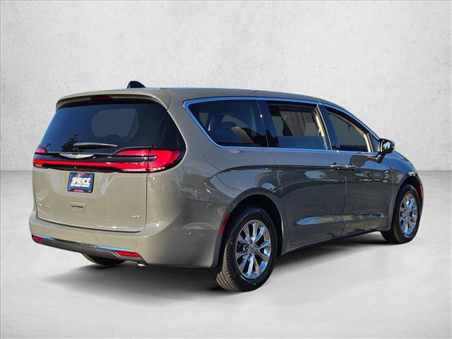 Used 2023 Chrysler Pacifica Touring-L w/ Uconnect Theater Family Group AWD/4WD image 5