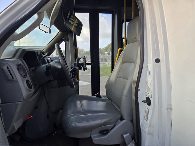 Used 2011 Ford E-450 and Econoline 450 Super Duty image 16