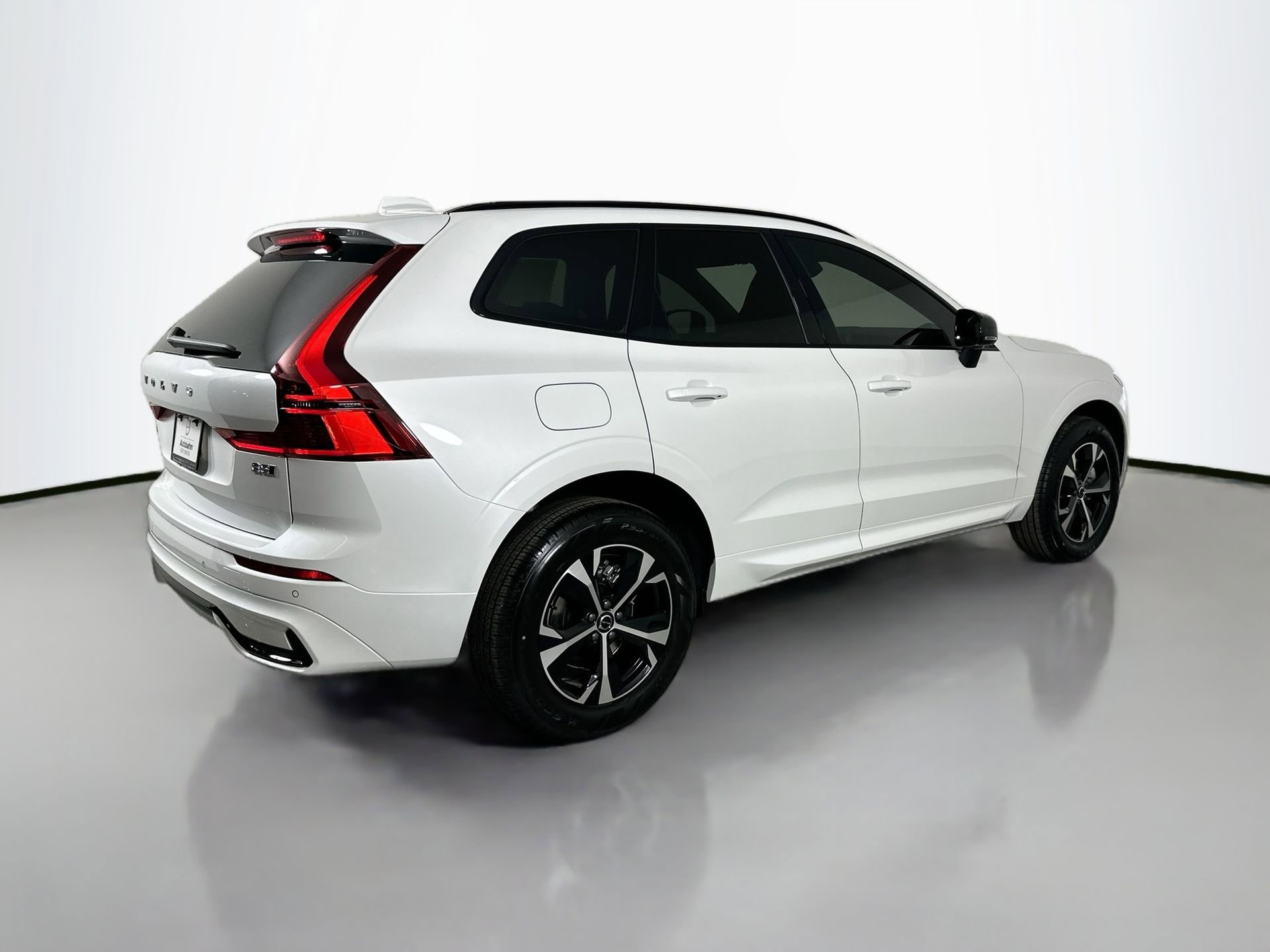 Used 2026 Volvo XC60 B5 Core AWD/4WD image 6